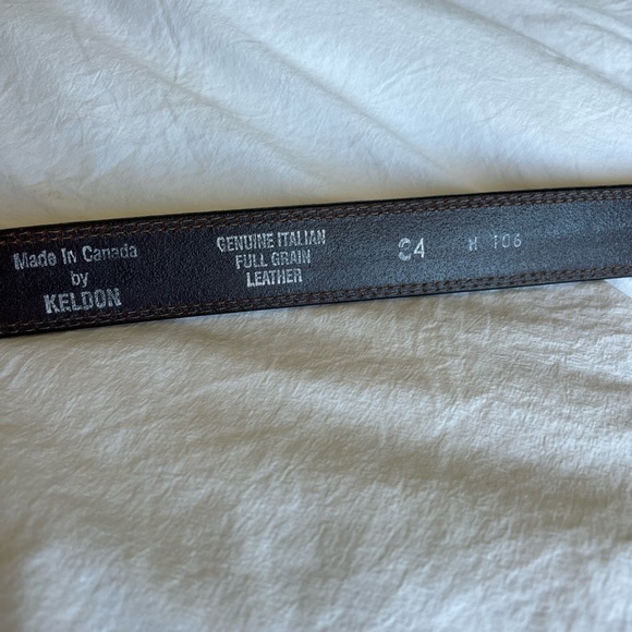 Leather belt with interchangeable pewter belt buckle. - Picture 5 of 5